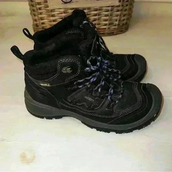 Keen Black Lace Up Boots - Picture 2 of 9